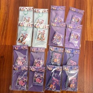 12 Kpop demon Hunter notebook keychains (12 pack)